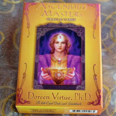 Ascended Master Oracle Cards, 44-Card Deck And Guidebook av Doreen Virtue