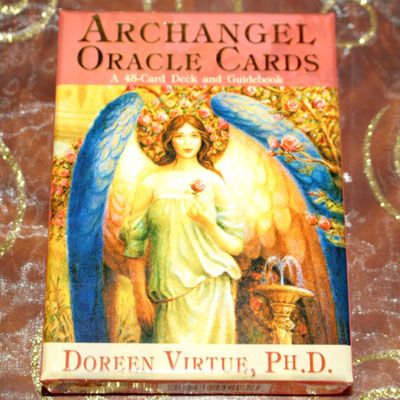Archangel Oracle Cards, 45-Card Deck And Guidebook av Doreen Virtue