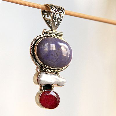 Sugilit med rubin och prlskal smycke med kristaller hnge i .925 Sterling silver 5,6 cm