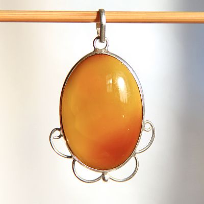 31 karat orange kalcedon smycke hnge i .925 silver 3,7 cm