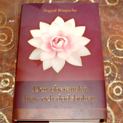 Den tibetanska livs- och ddsboken av Sogyal Rinpoche